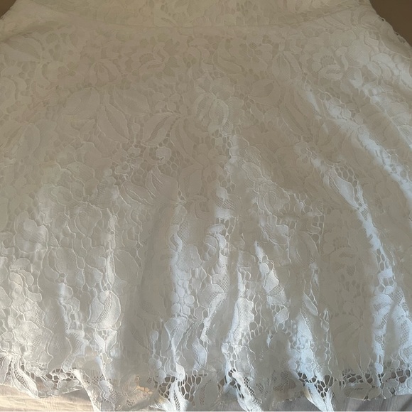 Beautiful gown - Picture 3 of 8